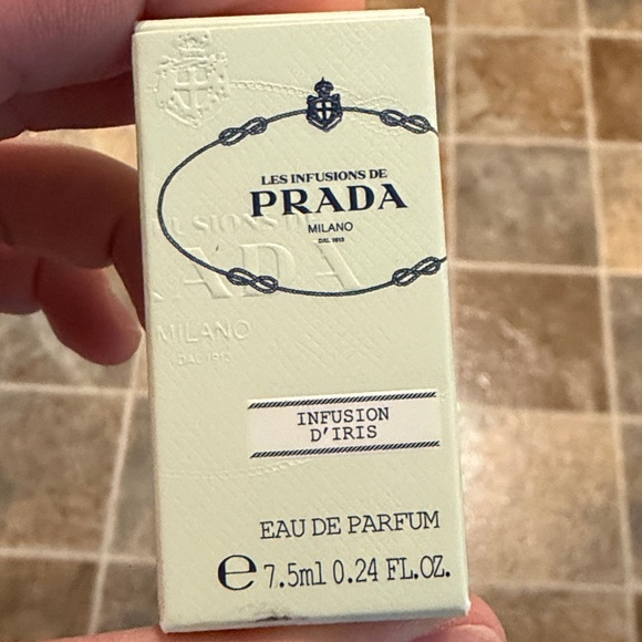 Prada Infusion d'Iris Eau de Perf Mini, 0.25 - Picture 1 of 2